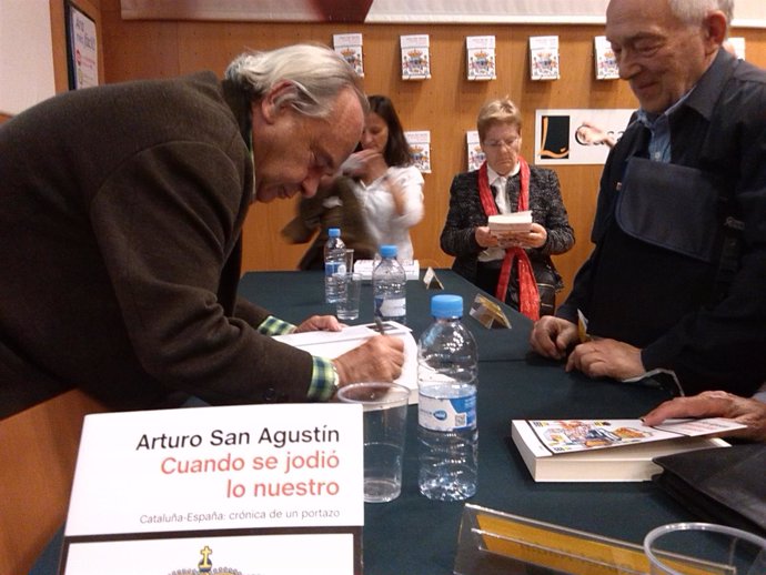 Arturo San Agustín presenta su libro 'Cuando se jodió lo nuestro'