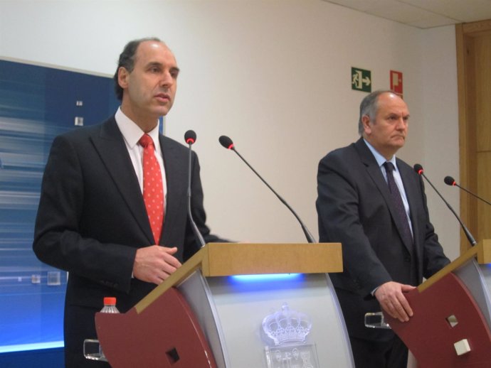 El presidente de Cantabria, Ignacio Diego, y el consejero Javier Fernández