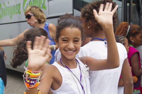 Despedida de niños saharauis en  el Muelle de las Carabelas