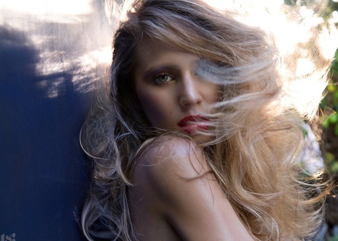 DYLAN LA HIJA DE SEAN PENN DICE NO A LA REVISTA PLAYBOY PERO SI A TREATS