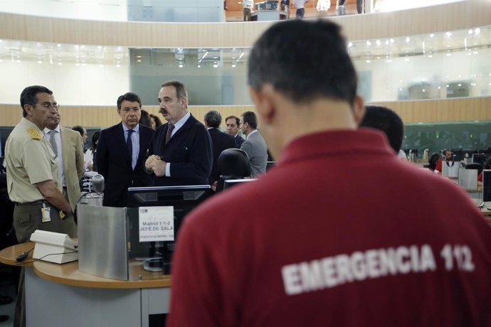  Ignacio González, acompañado de César Muro en el 112