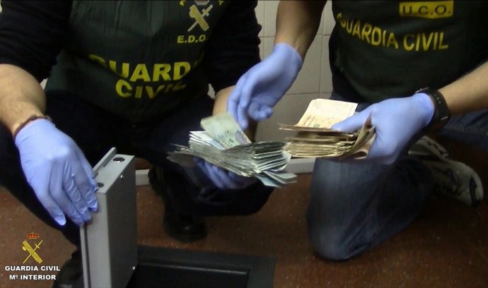 Dinero incautado en la operación Mezcla-Louvre