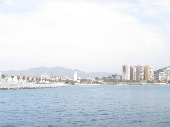 Málaga puerto farola mar turismo playa noria acuario  plata