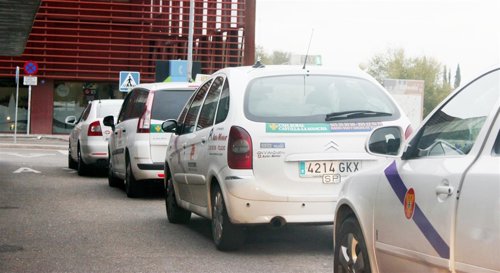 PARADA DE TAXIS CON TAXIS