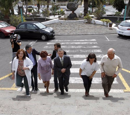 El presidente canario, Paulino Rivero, a su llegada a una residencia Lanzarote