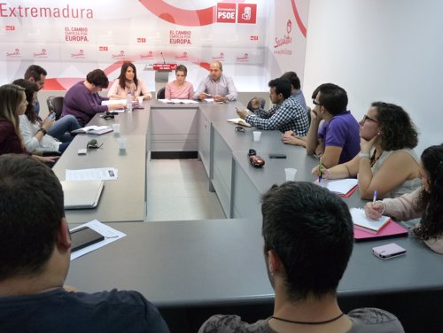 Reunión candidatos extremeños PSOE con Juventudes Socialistas