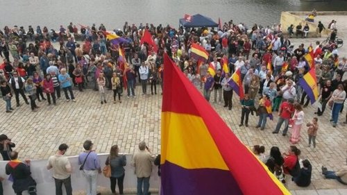 Manifestación en Sevilla a favor de la III Republica Española