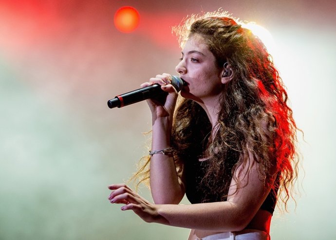 Cantante Lorde photoshop