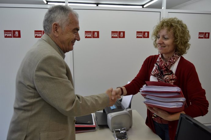 Entrega de los avales ante el Comité de Garantías Electorales del PSOE