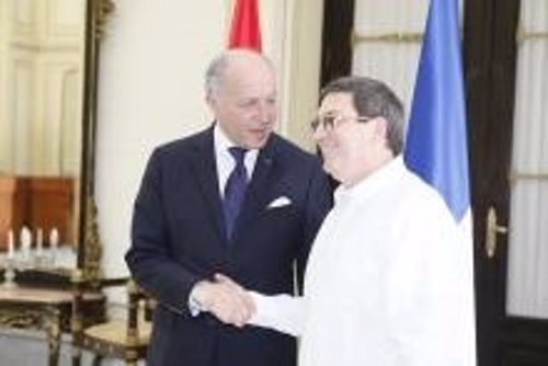 Los ministros de Exteriores de Francia, Laurent Fabius, y Cuba, Bruno Rodríguez