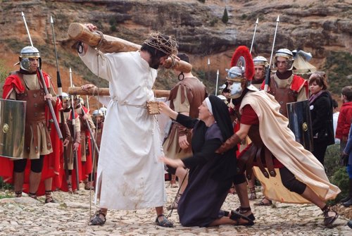 Imagen de la representación del Drama de la Cruz en Alcorisa.