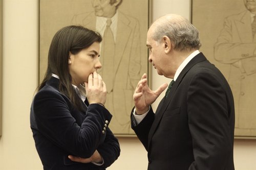 La diputada Ana Belén Vázquez y el ministro Jorge Fernández Díaz