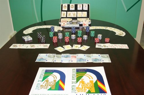 Intervienen una partida de poker ilegal. 