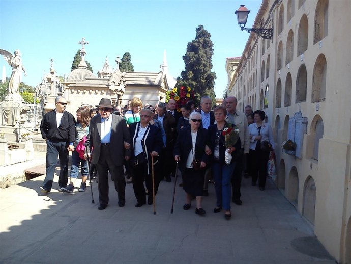 Garzón en el homenaje en el Cementerio General de Valencia