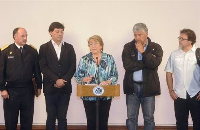 La presidenta de Chile, Michelle Bachelet, con su Gobierno