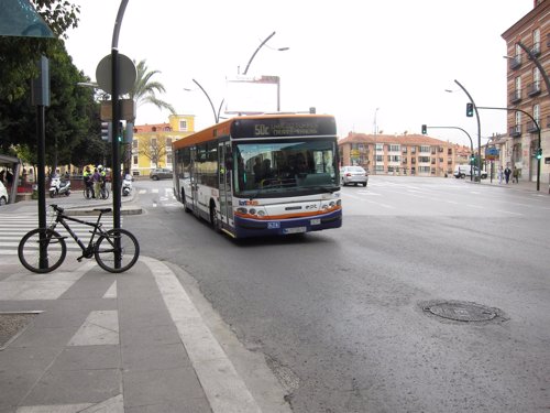 Autobús Latbus por la Gran Vía