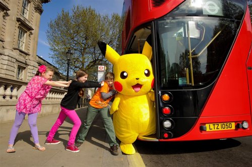 Campaña de promoción del autobús londinense con Pikachu