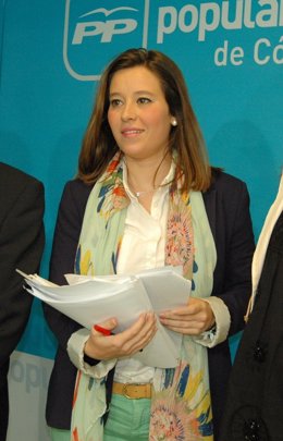 La senadora del PP y alcaldesa de Peñarroya, María Gil, en la sede del PP