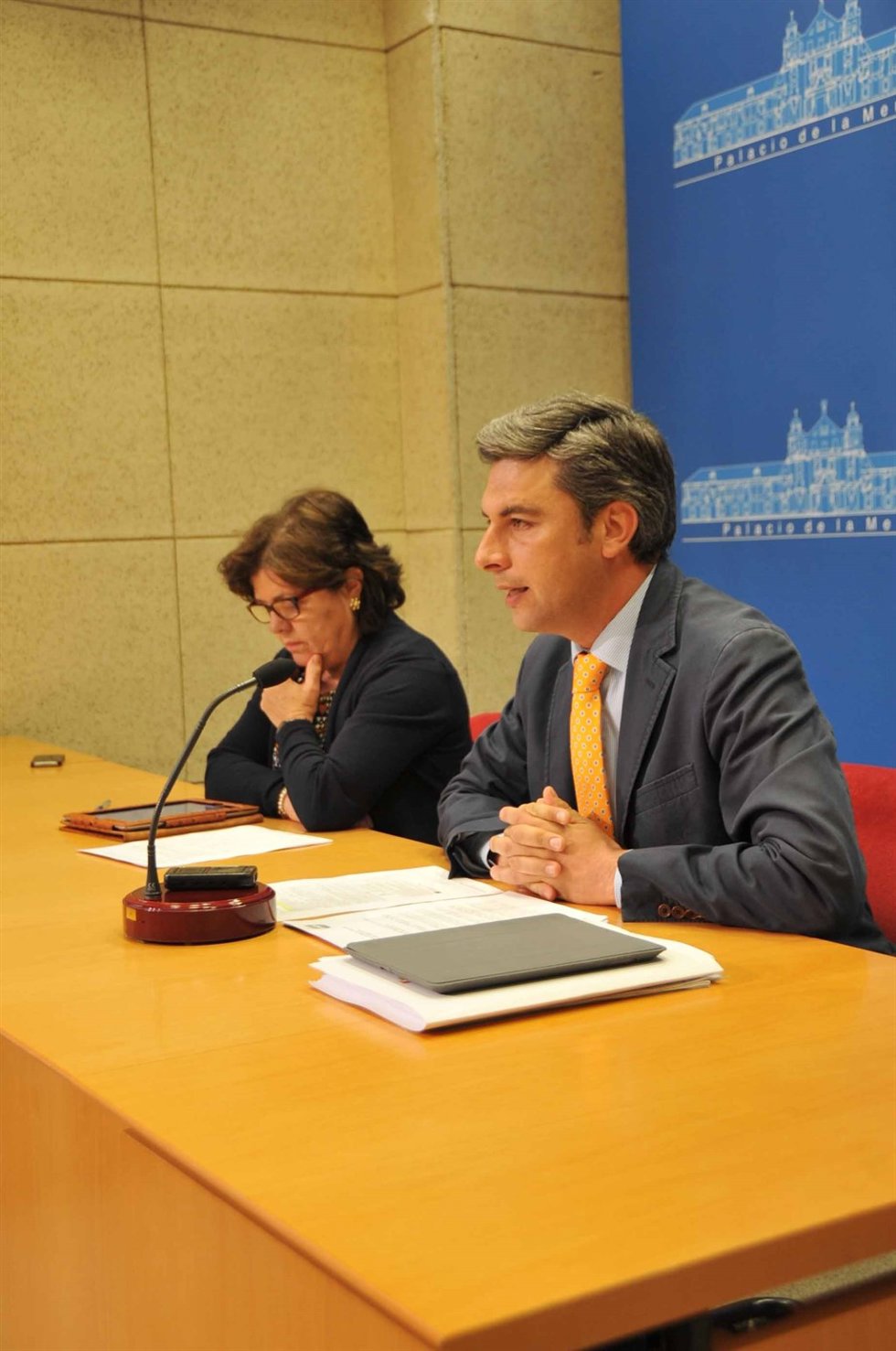 Andrés Lorite interveniene junto a Dolores Sánchez