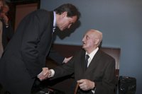 Mas recorda Manent com a "baula imprescindible entre generacions"