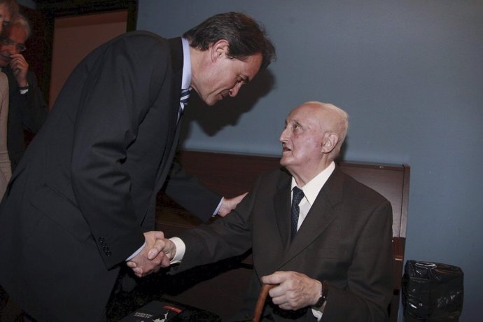 El president Artur Mas saluda a Albert Manent 