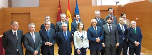 El presidente Alberto Garre en la toma de posesión de los secretarios generales