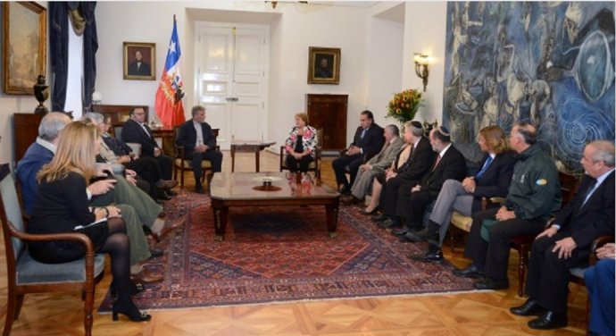 Bachelet con miembros de iglesias y credos