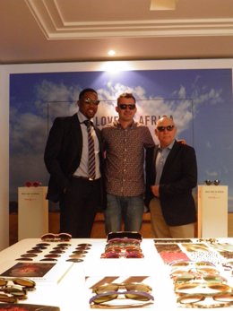 Mandela, Pellicer y McCurry durante la presentación de la colección de gafas