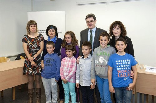 El consejero Iribas presenta el programa 'Leemos en pareja'.