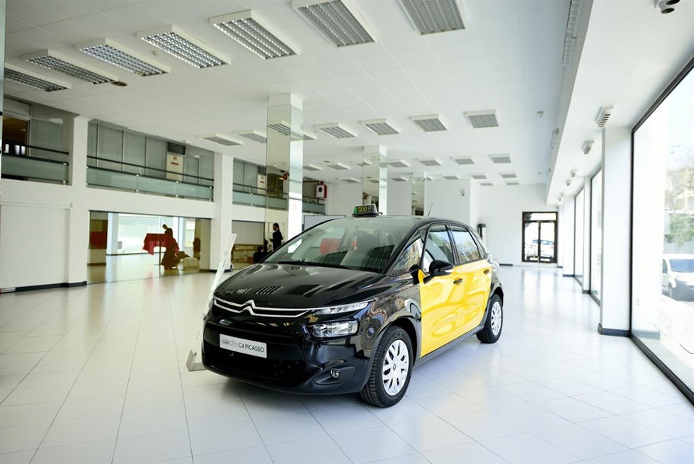 Taxi C4 Picasso en Barcelona