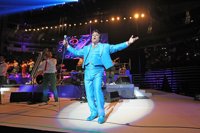 El cantante Juan Gabriel, hospitalizado por neumonía