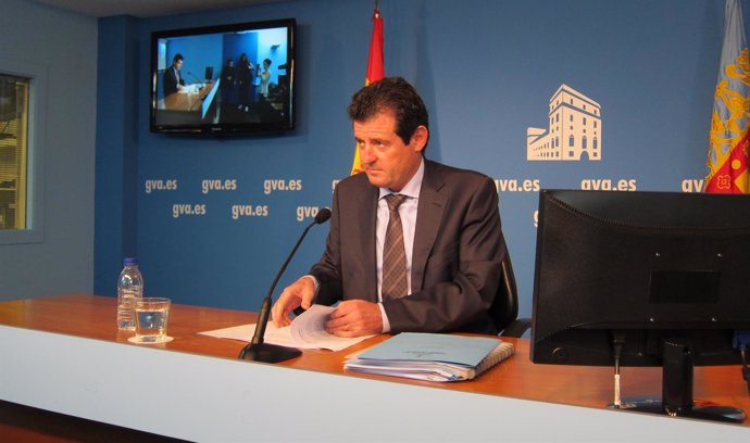 El vicepresidente José Císcar en la rueda de prensa posterior al pleno
