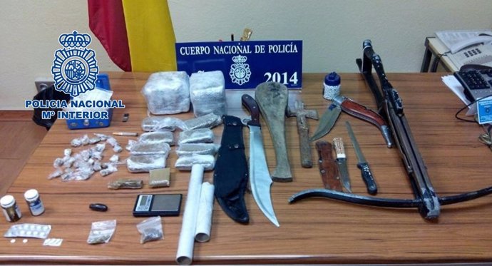 Cinco jóvenes detenidos en Melilla "ocupando" una casa con droga y una ballesta