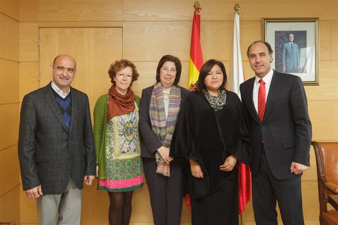 Diego con representantes de Amica