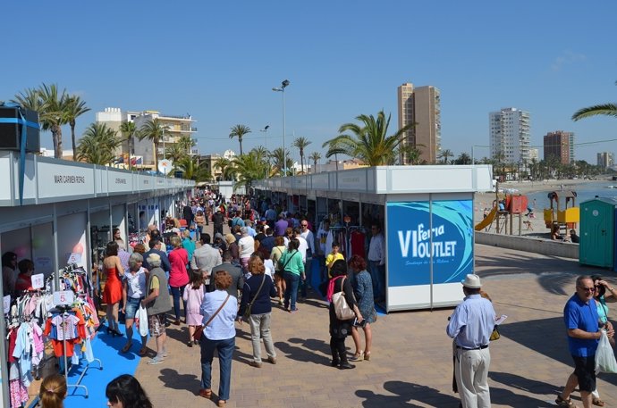 Miles de personas visitarán la Feria Outlet de Santiago de la Ribera 