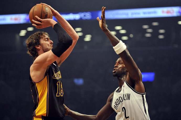 Pau Gasol y Kevin Garnett en Los Angeles Lakers - Brooklyn Nets