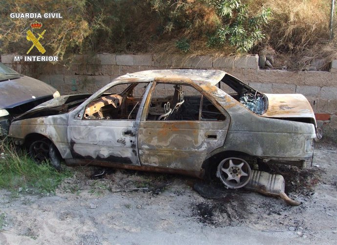 El coche de la víctima, calcinado