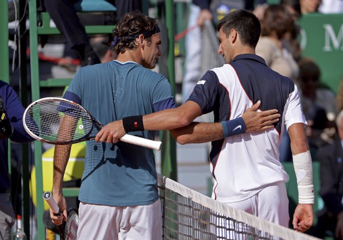 Federer se deshace de Djokovic y se cita con Wawrinka en la final