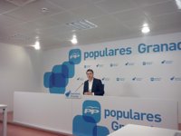 Rojas (PP-A) reclama explicaciones a Díaz en el Parlamento sobre el "escándalo del fraude" en los fondos de formación