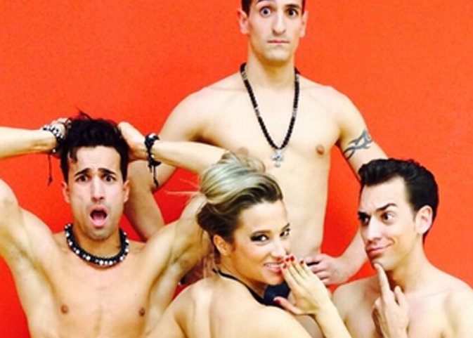 Corina y Adriana Abenia suben la temperatura publicando fotos con sus bailarines