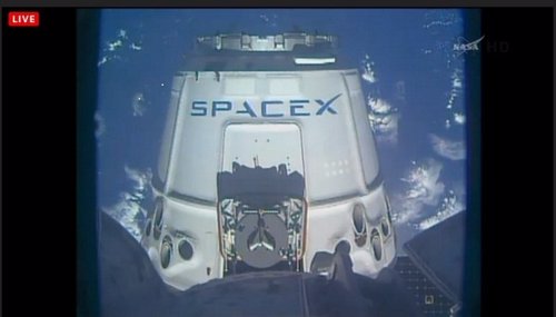 Cápsula Dragon llegando a la ISS