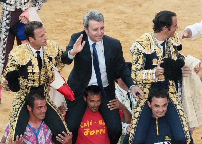 José Ortega cano sal por la puerta grande antes de su ingreso en prision