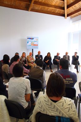 Báñez participa en un encuentro durante su visita a la FSMLR