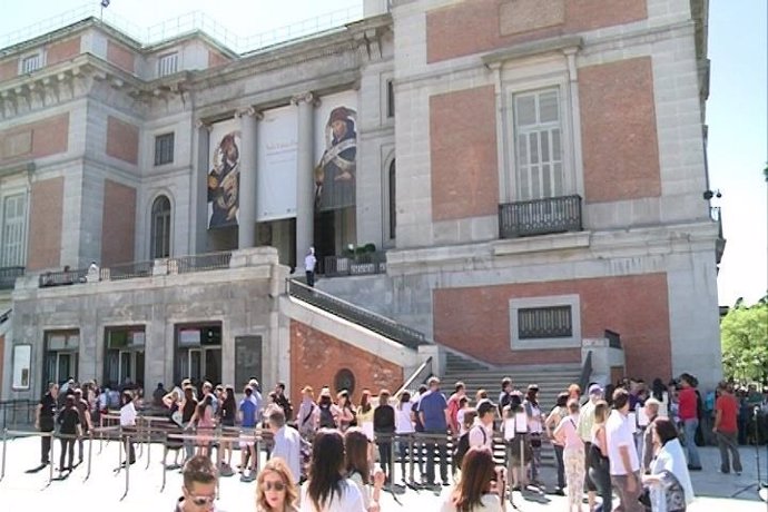 Largas colas en el Museo del Prado 