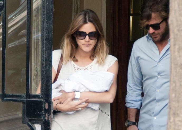 Amaia Salamanca Rosauro Varo primera salida con Olivia