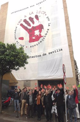Protesta de arquitectos de Sevilla contra la Ley de Colegios Profesionales