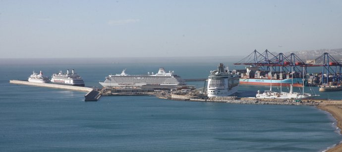 Cruceros en el puerto de Málaga