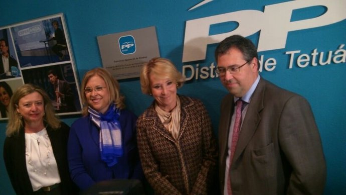 Esperanza Aguirre en la sede de Tetuán