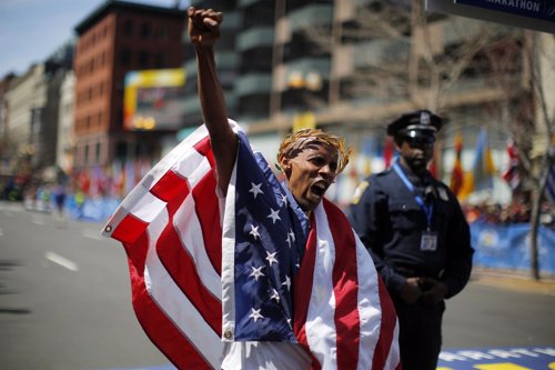 Meb Keflezighi gana el maratón de Boston