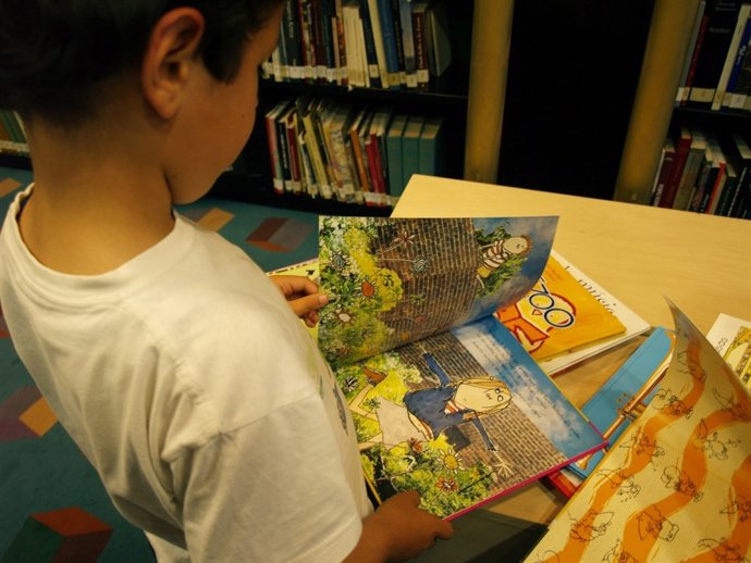 Niño leyendo
